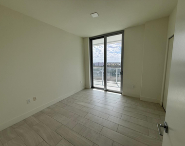 2000 Metropica Way - Photo Thumbnail 6