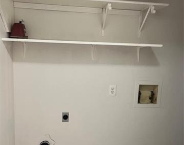 803 Bluebonnet Drive - Photo Thumbnail 10