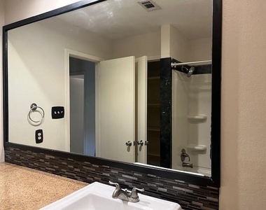 803 Bluebonnet Drive - Photo Thumbnail 7