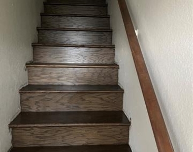 803 Bluebonnet Drive - Photo Thumbnail 4