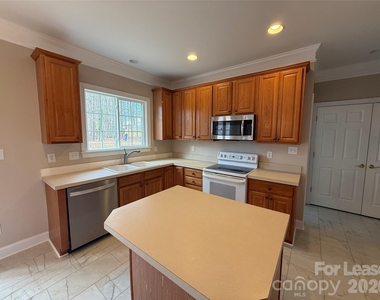 3993 Lake Shore Road S - Photo Thumbnail 13