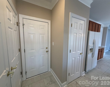 3993 Lake Shore Road S - Photo Thumbnail 16