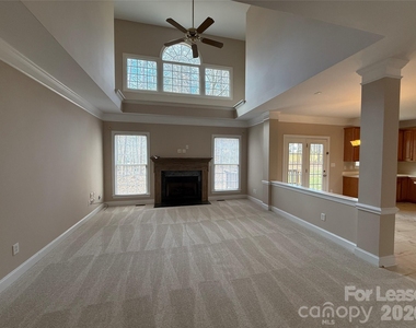 3993 Lake Shore Road S - Photo Thumbnail 8