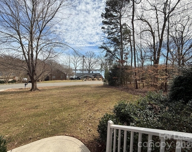 3993 Lake Shore Road S - Photo Thumbnail 2