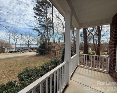 3993 Lake Shore Road S - Photo Thumbnail 3
