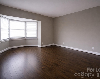 224 N Poplar Street - Photo Thumbnail 7
