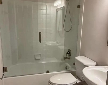224 N Poplar Street - Photo Thumbnail 6