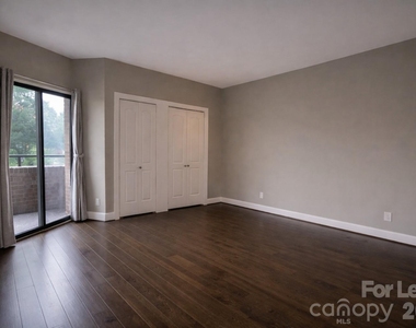 224 N Poplar Street - Photo Thumbnail 8