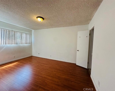 703 E California Boulevard - Photo Thumbnail 5