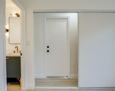 24306 Gilmore Street - Photo Thumbnail 12