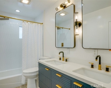 24306 Gilmore Street - Photo Thumbnail 8