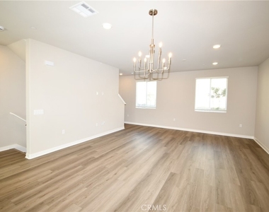 1487 Skyline Lane - Photo Thumbnail 5