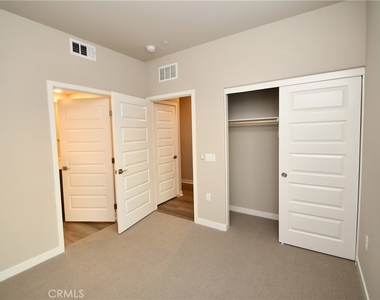 1487 Skyline Lane - Photo Thumbnail 17