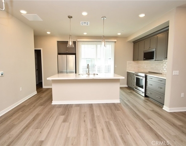 1487 Skyline Lane - Photo Thumbnail 7