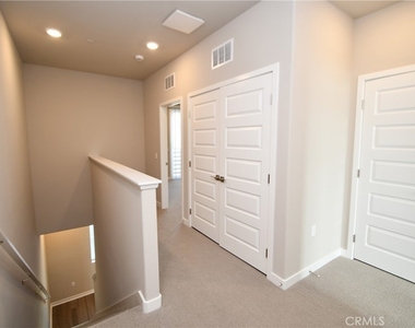 1487 Skyline Lane - Photo Thumbnail 11