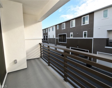 1487 Skyline Lane - Photo Thumbnail 10
