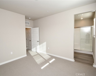 1487 Skyline Lane - Photo Thumbnail 12