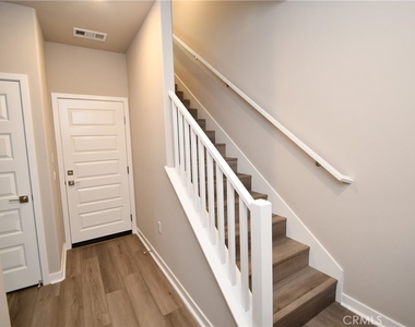 1487 Skyline Lane - Photo Thumbnail 2