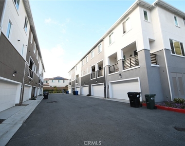 1487 Skyline Lane - Photo Thumbnail 32