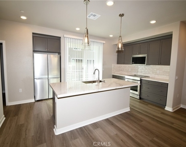 1487 Skyline Lane - Photo Thumbnail 6