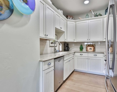 810 D Avenue - Photo Thumbnail 11