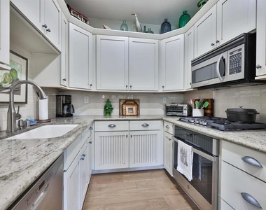 810 D Avenue - Photo Thumbnail 12