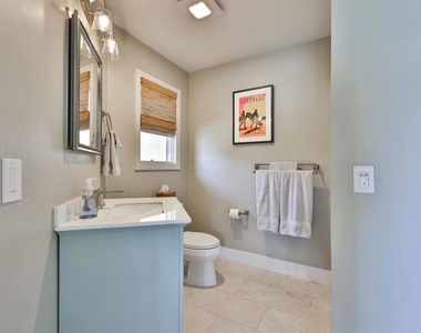 810 D Avenue - Photo Thumbnail 13