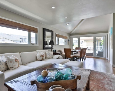 810 D Avenue - Photo Thumbnail 10