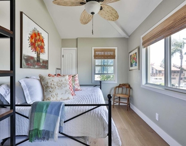 810 D Avenue - Photo Thumbnail 16