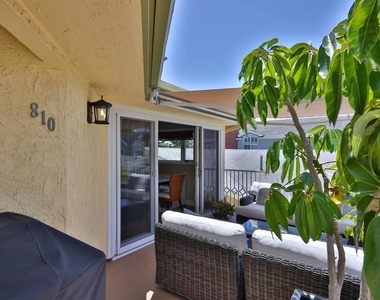 810 D Avenue - Photo Thumbnail 3