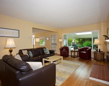 621 Country Club Lane - Photo Thumbnail 2