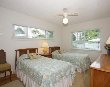 621 Country Club Lane - Photo Thumbnail 8