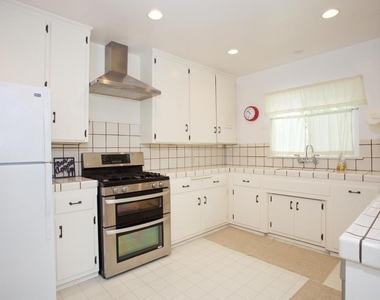 621 Country Club Lane - Photo Thumbnail 4