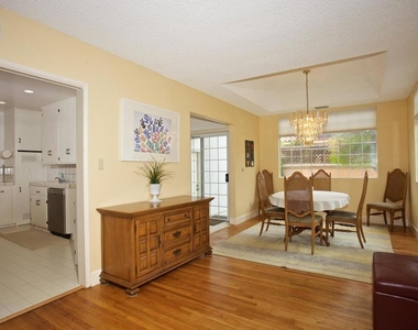 621 Country Club Lane - Photo Thumbnail 3