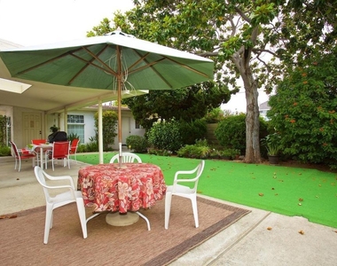 621 Country Club Lane - Photo Thumbnail 11
