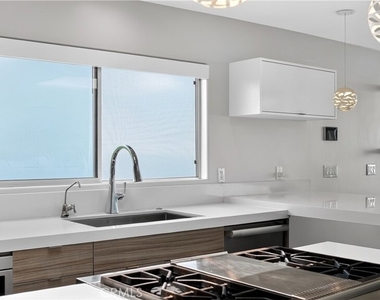 855 Santa Ana Street - Photo Thumbnail 12
