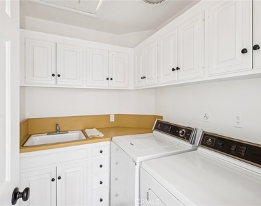 1214 E Balboa Boulevard - Photo Thumbnail 12