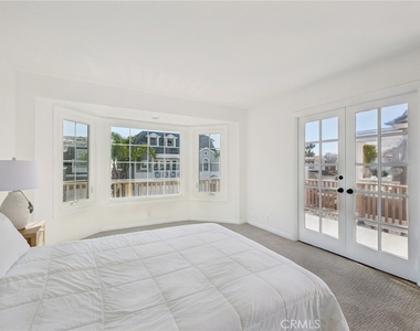 1214 E Balboa Boulevard - Photo Thumbnail 15