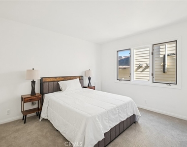 1214 E Balboa Boulevard - Photo Thumbnail 16
