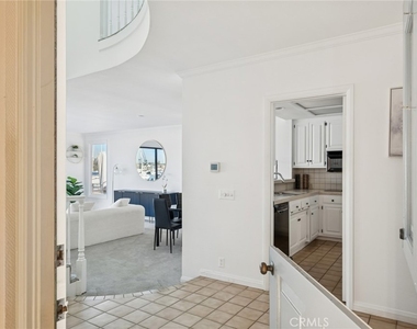 1214 E Balboa Boulevard - Photo Thumbnail 2