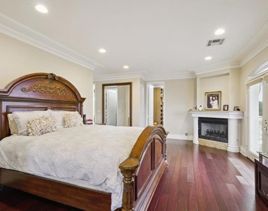 5344 Leghorn Avenue - Photo Thumbnail 12