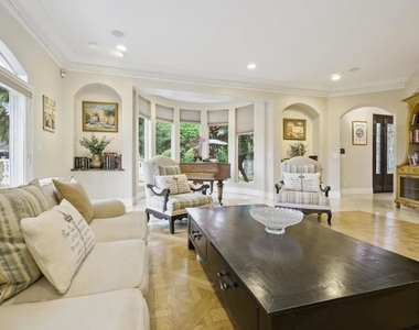 5344 Leghorn Avenue - Photo Thumbnail 2