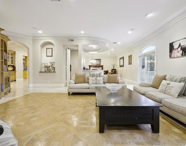 5344 Leghorn Avenue - Photo Thumbnail 6
