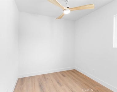 6525 Ajax Avenue - Photo Thumbnail 4