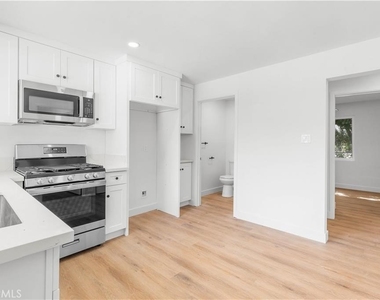 6525 Ajax Avenue - Photo Thumbnail 2
