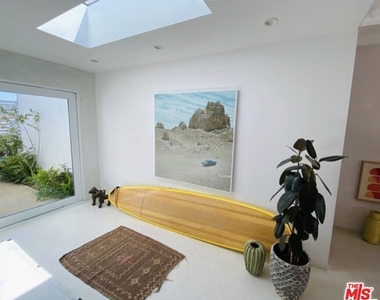 3817 Surfwood Road - Photo Thumbnail 5