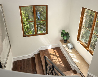 587 Entrada Drive - Photo Thumbnail 5