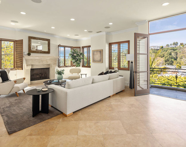 587 Entrada Drive - Photo Thumbnail 12