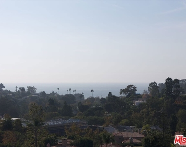 587 Entrada Drive - Photo Thumbnail 2