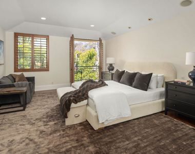 587 Entrada Drive - Photo Thumbnail 16